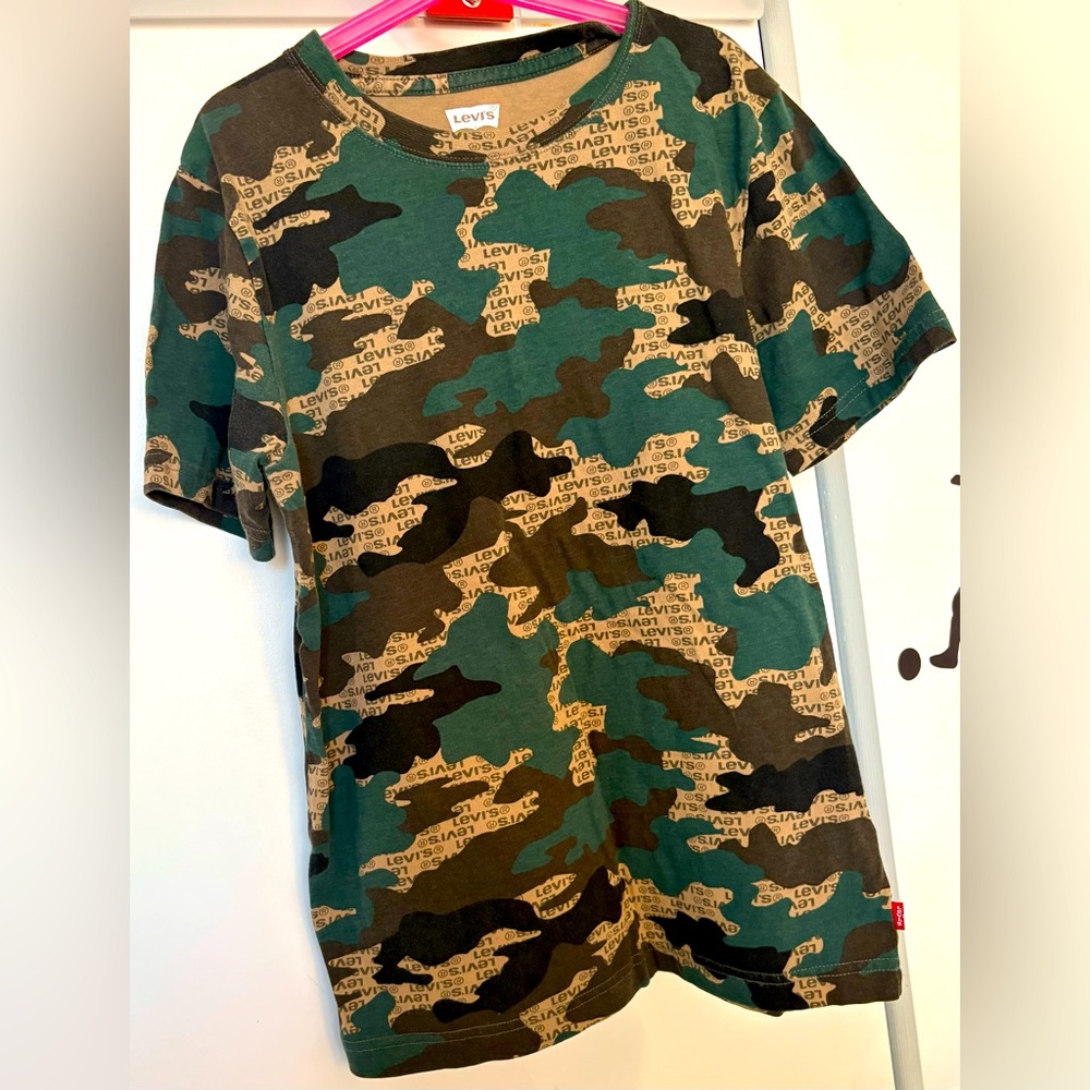 Levi's Camouflage T-Shirt - LARGE ( 12-13 years)